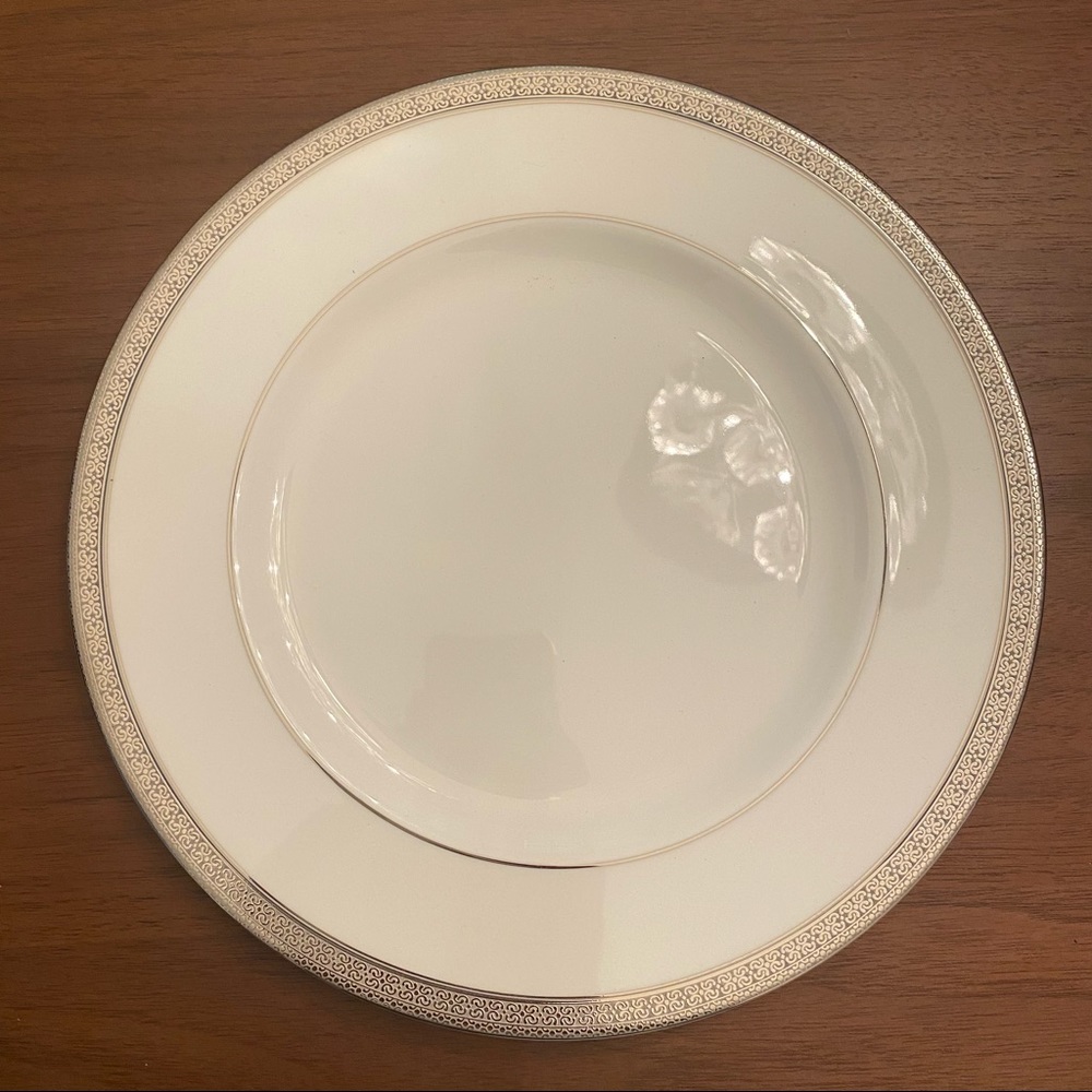 Waterford Newgrange Platinum 10.75” Dinner Plate